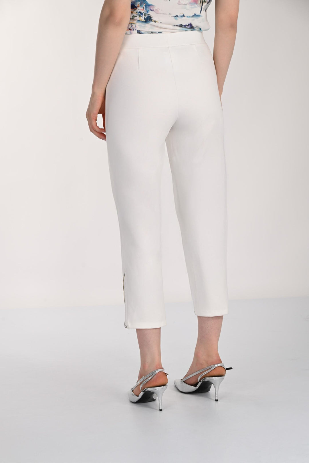 261405 - Crystal Trimmed Tulip Hem Capri-04-Bottoms-Frank Lyman-Krista Anne's Boutique, Women's Fashion and Accessories Located in Oklahoma City, OK and Black Mountain, NC